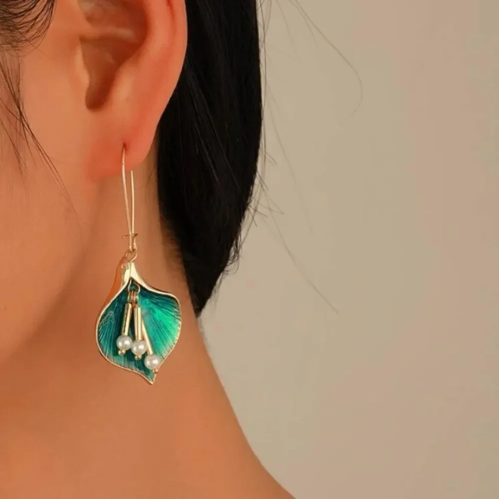 🔅🆕✨ Elegant Gold Plated Blue Gold Lily Pearl Dangle Earrings 🌷✨